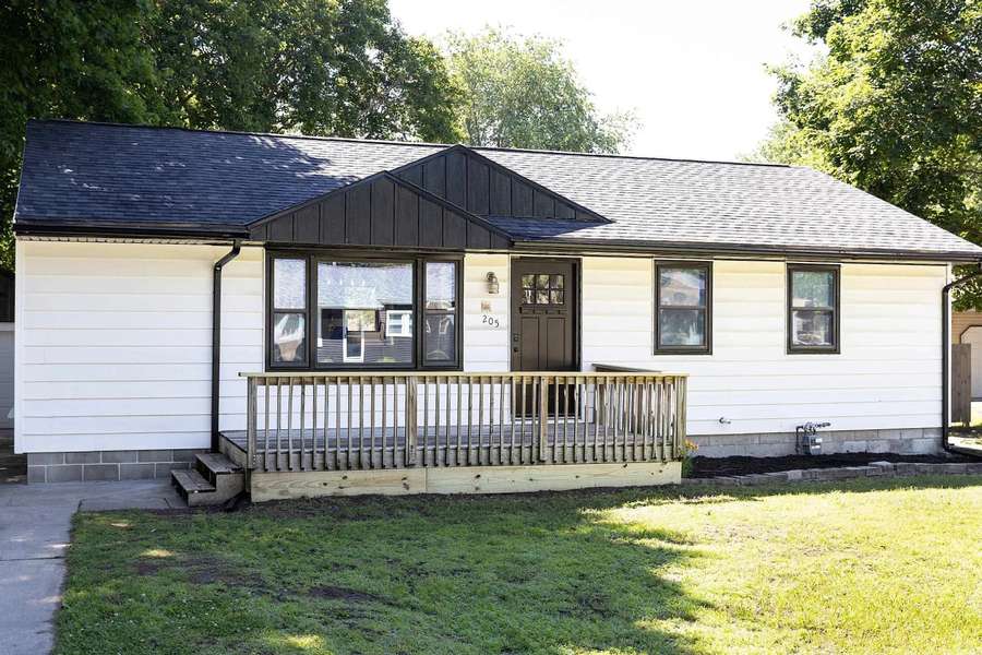 205 MARIE AVE, ELK RUN | BLACK HAWK COUNTY IA 0.48- AVAILABLE
