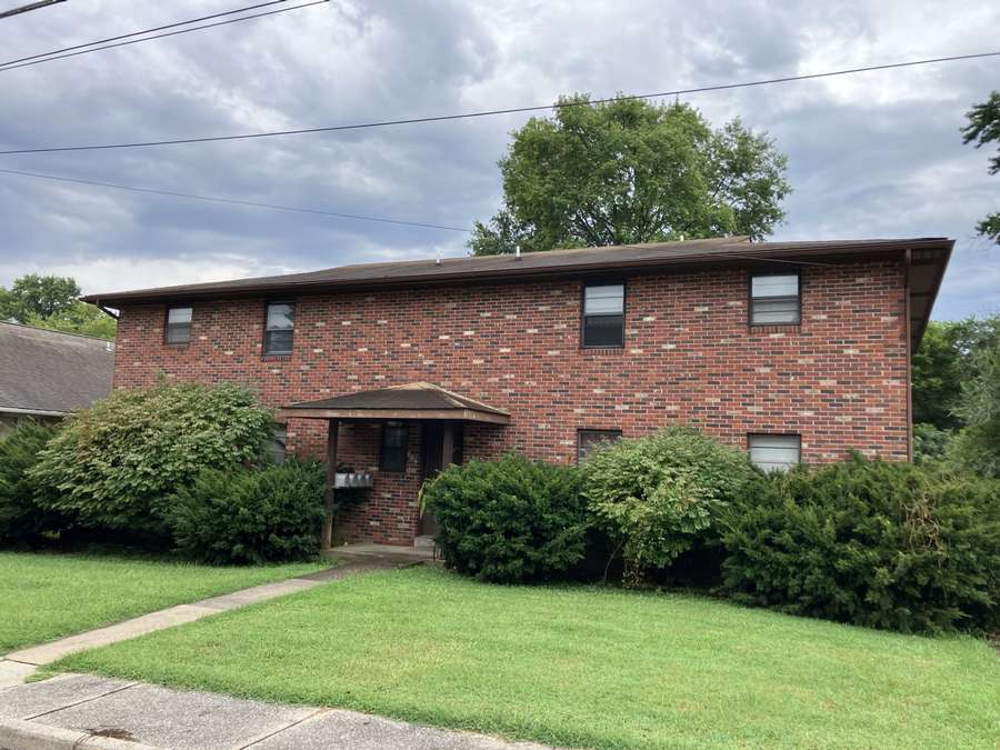 609 W. ADAMS ST., JACKSON | CAPE GIRARDEAU COUNTY MO .271 - SALE PENDING